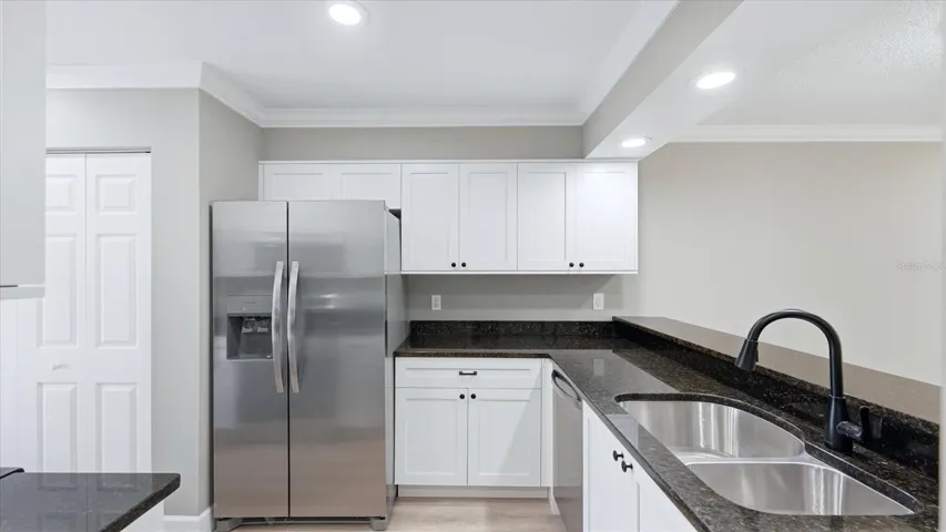 TOTALLY RENOVATED Kitchen w all new appliances