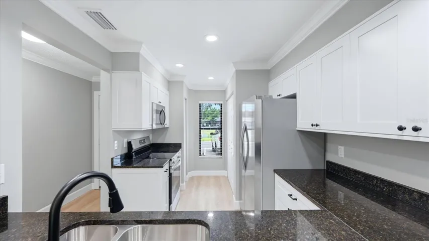 TOTALLY RENOVATED Kitchen w all new appliances
