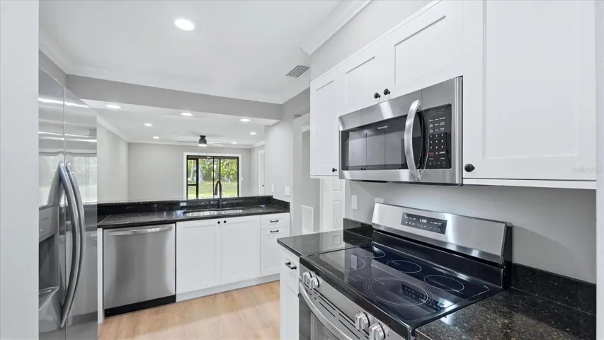 TOTALLY RENOVATED Kitchen w all new appliances
