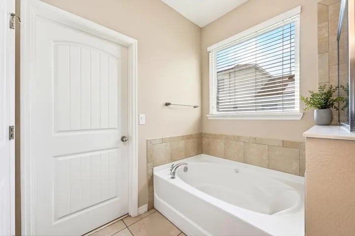 Primary en-suite features a soaking tub.