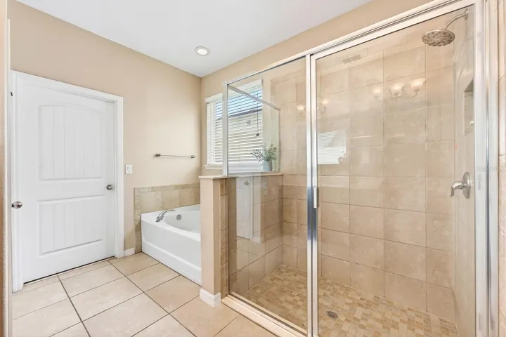 Primary en-suite has a separate walk-in shower and soaking tub.