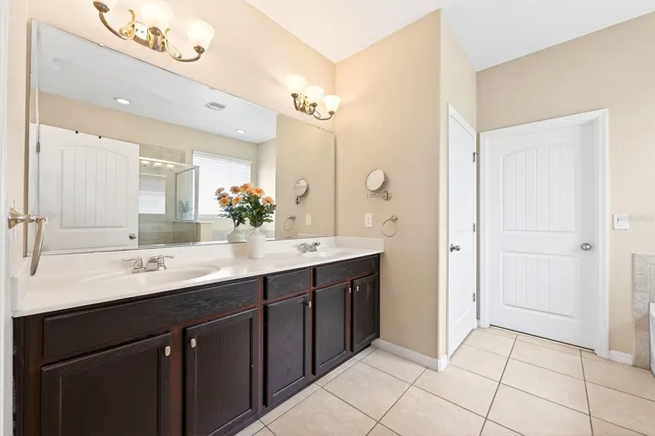 Primary en-suite bath.