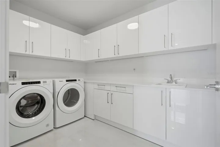 Private Laundry & Storage room