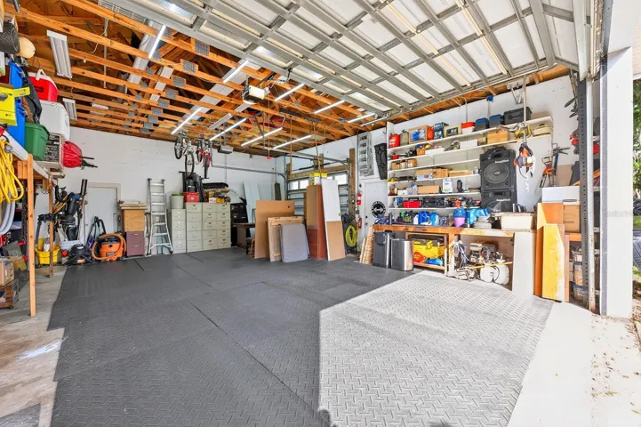Detached garage/workshop.