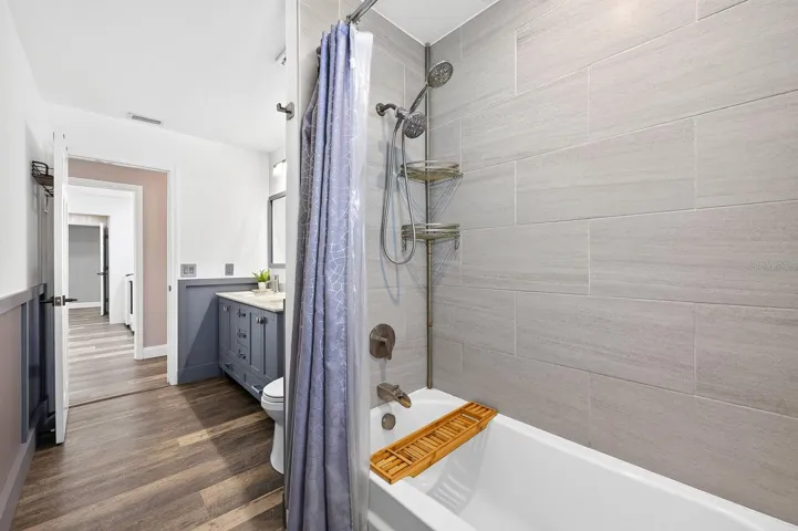 Full guest bath.