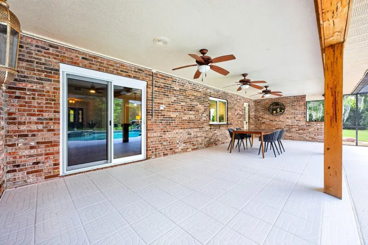 And a covered rear lanai.