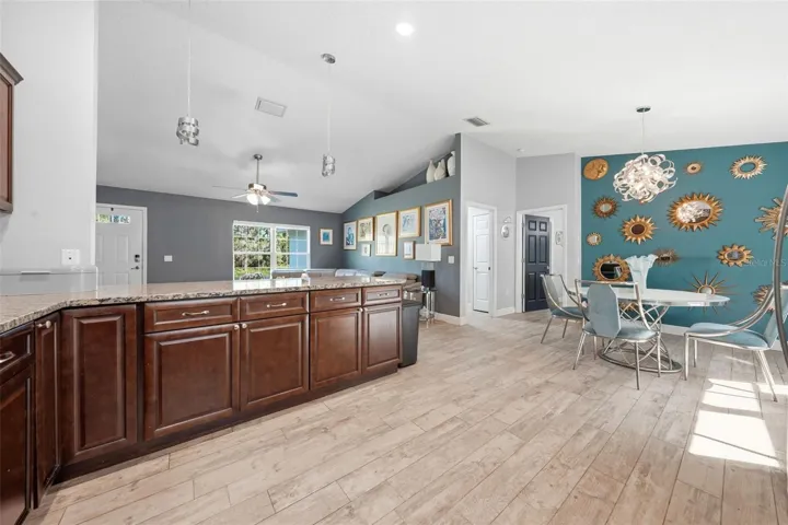 Kitchen/ Dining Room