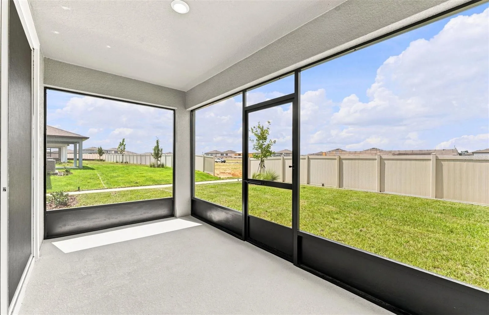 Covered Lanai w/Screen Enclosure