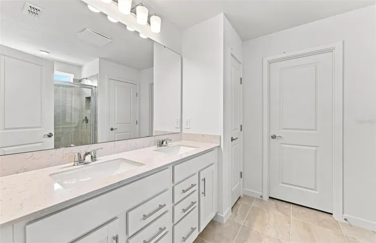 Owner's Bath w/Dual Sinks