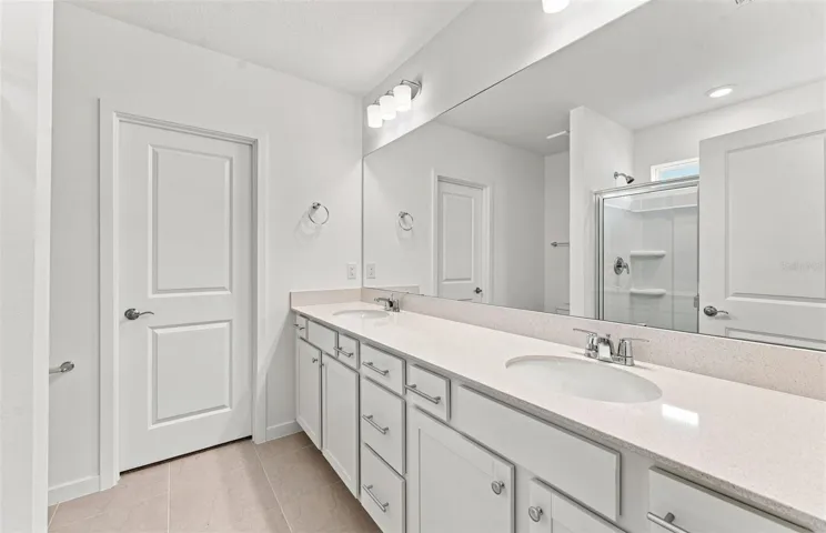 Owner's Bath w/Dual Sinks