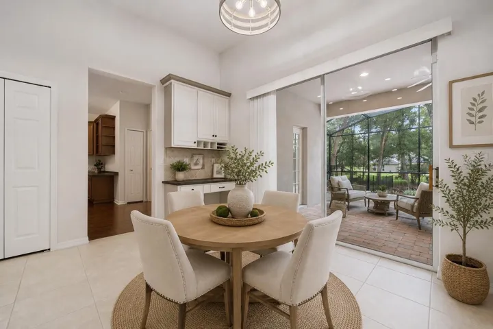 Virtually Staged-Eat in Kitchen