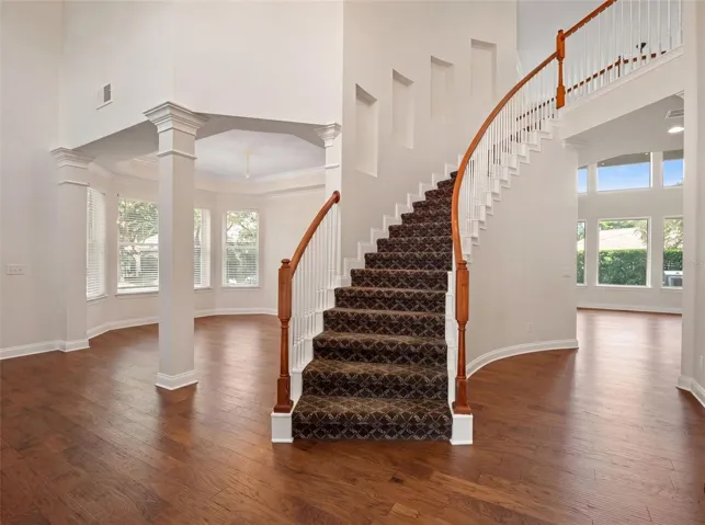 Spiral staircase upon entry