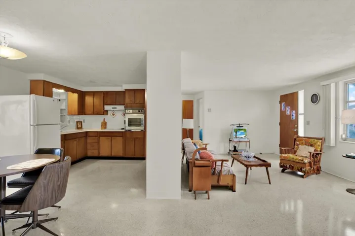 Kitchen/ Living room Divide