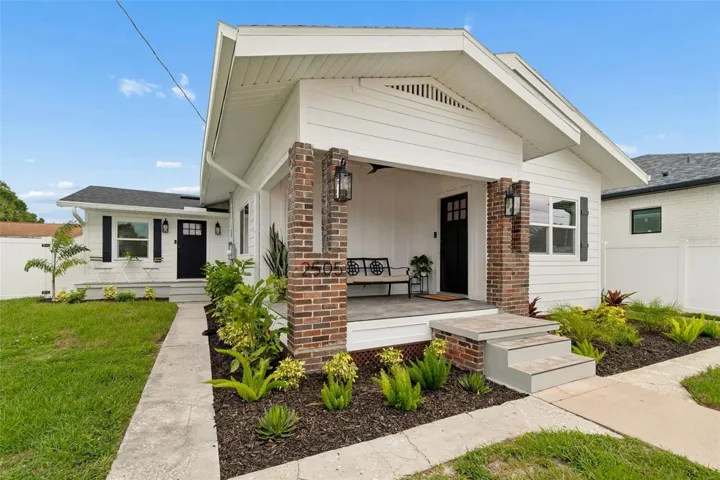 Fully renovated duplex