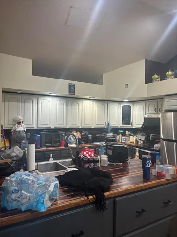 Large kitchen with lots of Cabinetry