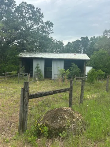 2 stall barn with tack room