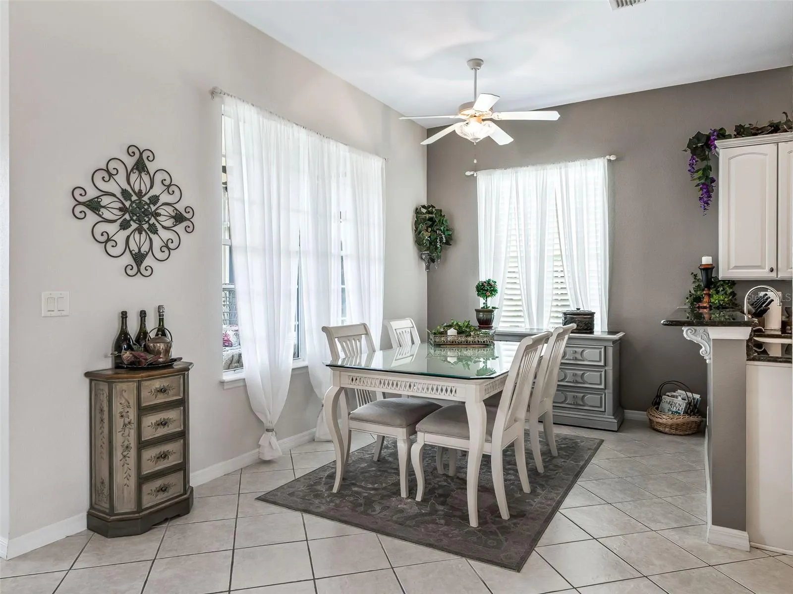 Eat in Area of Kitchen
