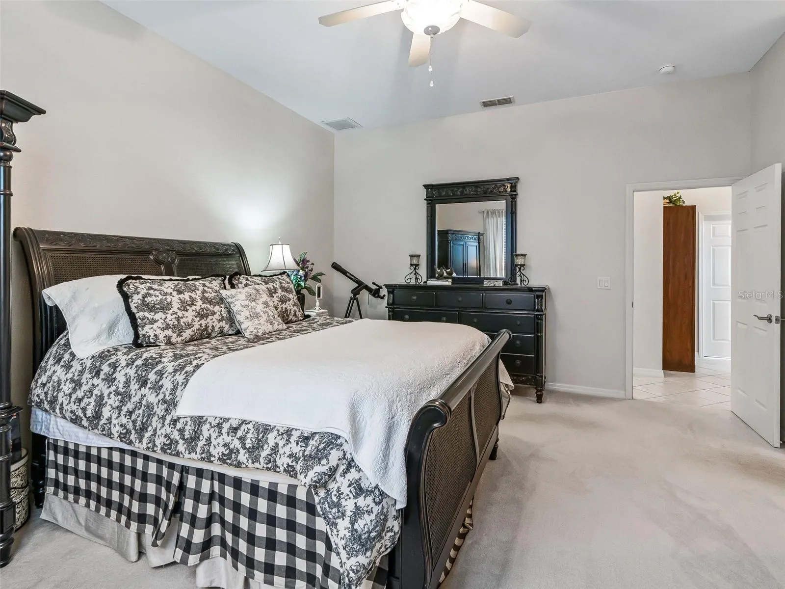 Primary Suite w/Walk in Closet