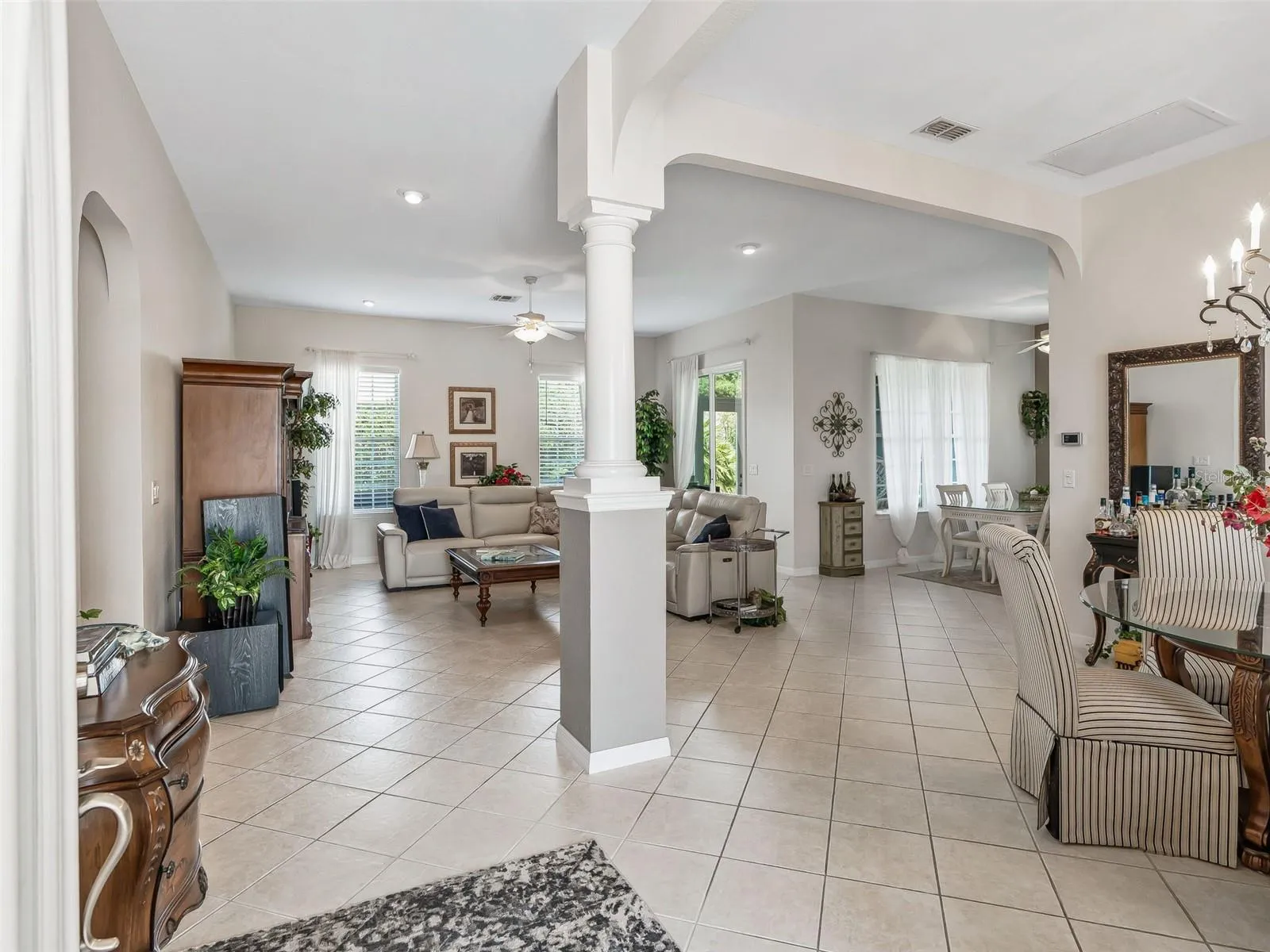 Soaring 10ft Ceilings