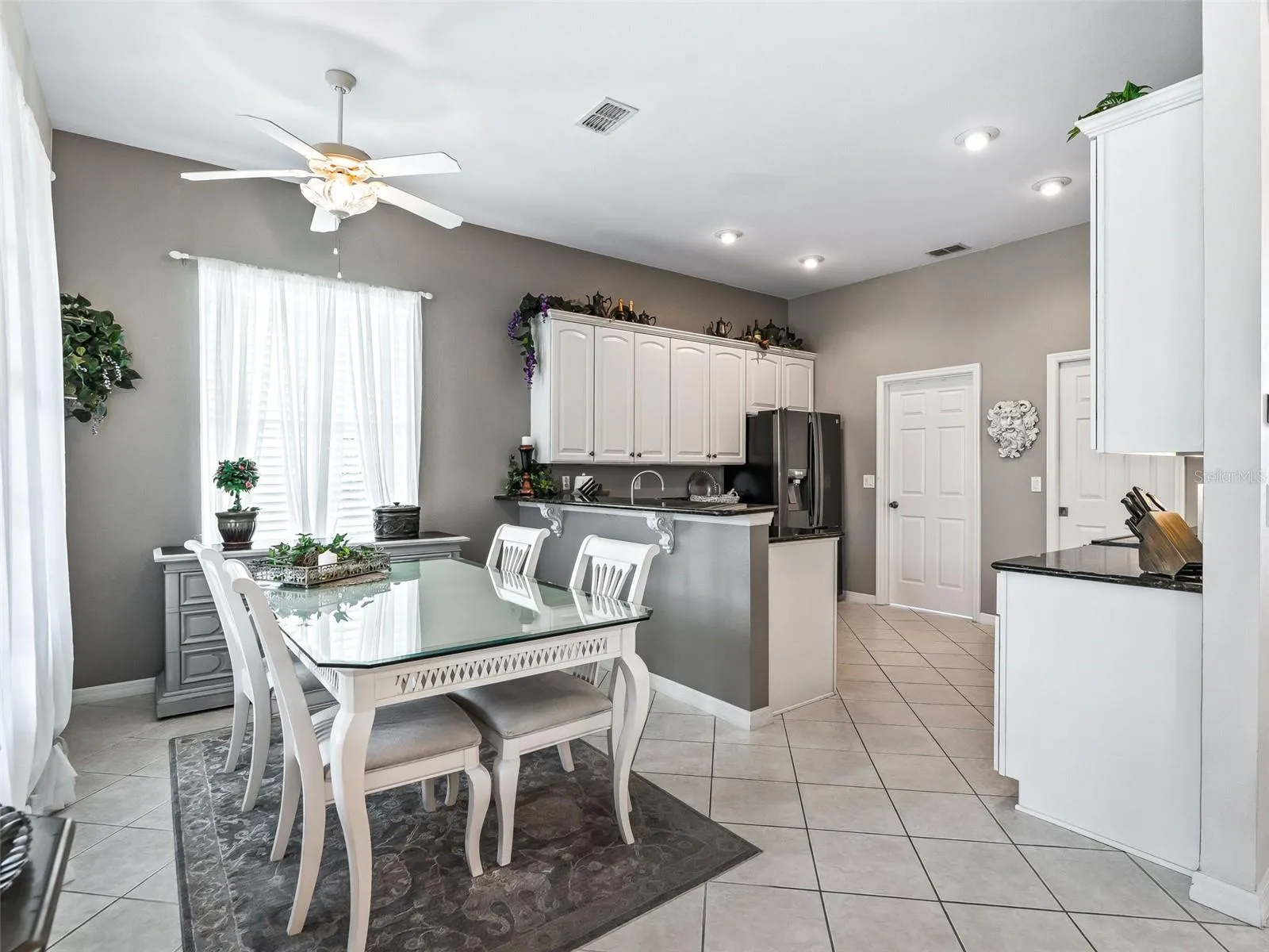 Kitchen w/Generous Breakfast Bar