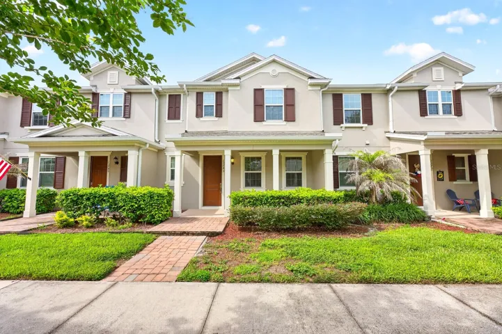 Nestled in the highly desirable Vineyards of Horizons West, this IMMACULATELY MAINTAINED 3-bedroom, 2.5-bath townhome offers nearly 2,000 SQUARE FEET of stylish living space in one of Windermere's most sought-after locations.