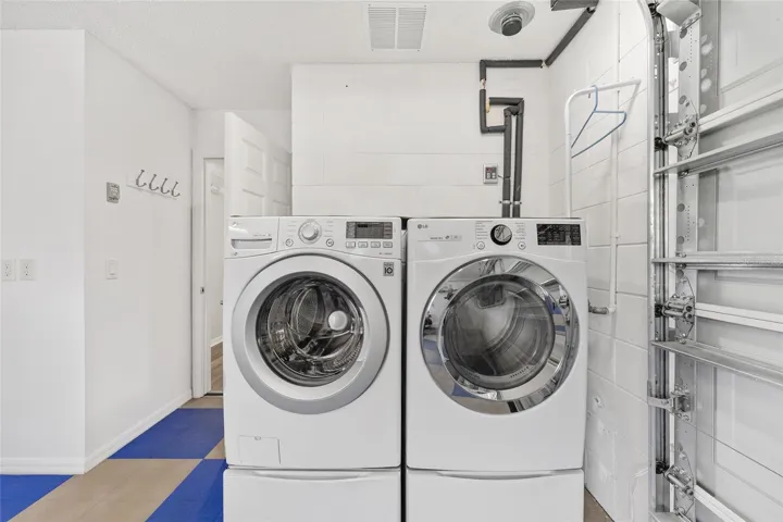 Washer & Gas Dryer on Pedestals