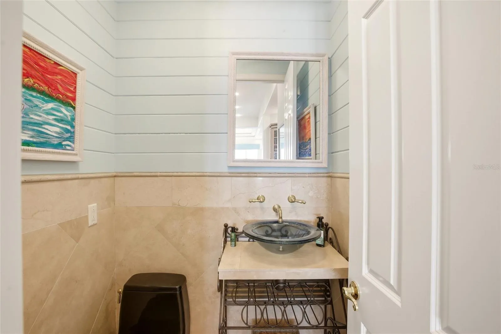 1/2 bath on 2nd floor