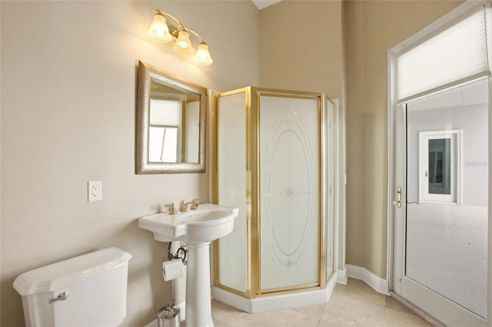 Non-comforming pool bath