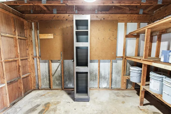 Storage/Workshop in Carport