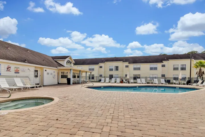Pool & Spa