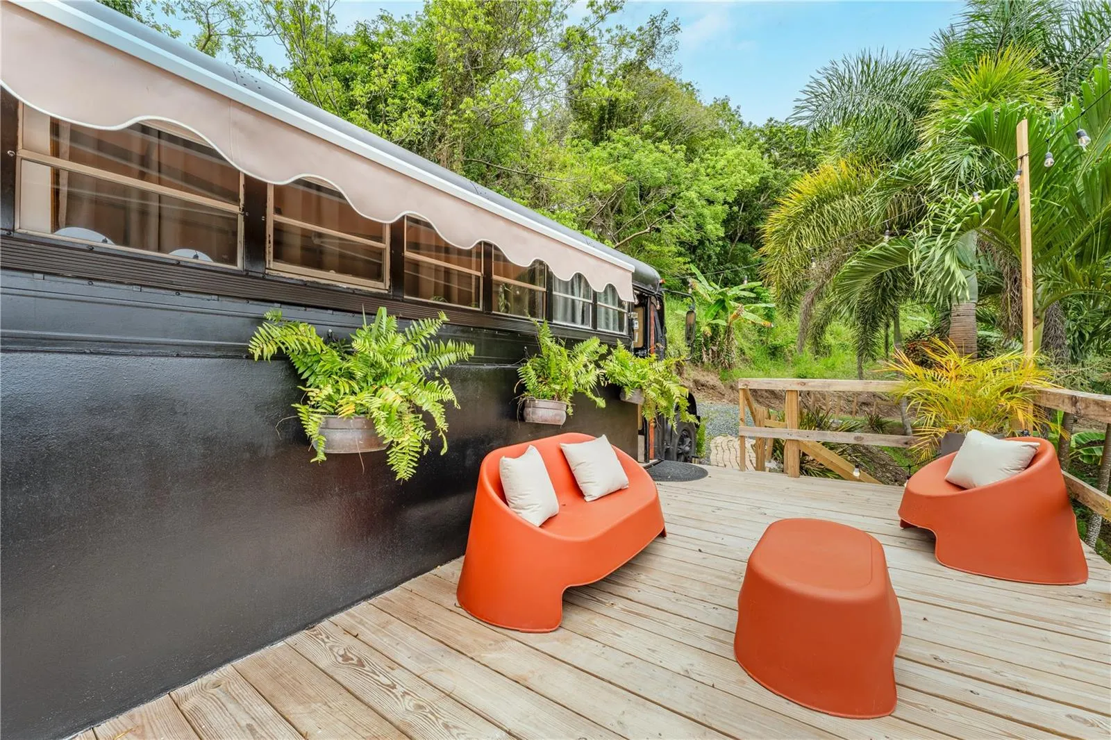 Jíbaro Bus  Suite Experience Terrace Chairs