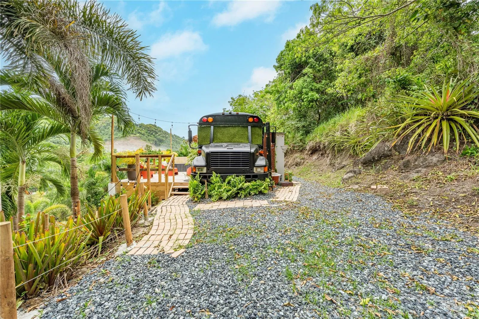 Jíbaro Bus  Suite Experience Parking Area