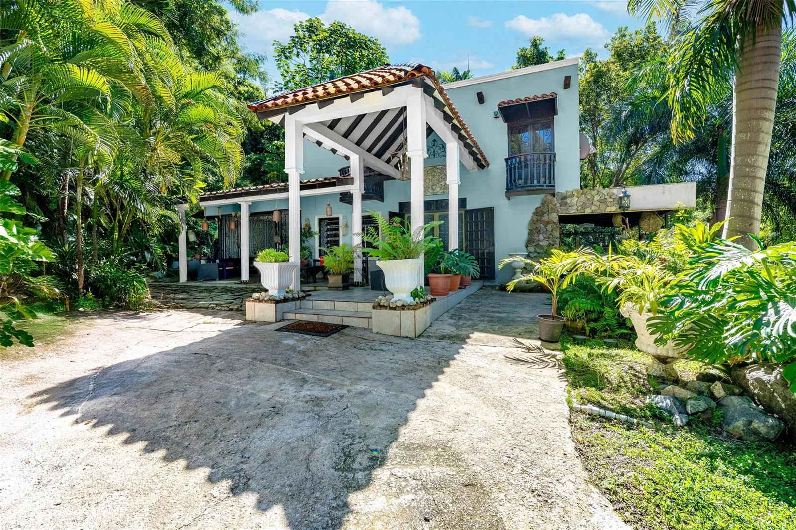 Villa 1 Exterior ( Main Suite )