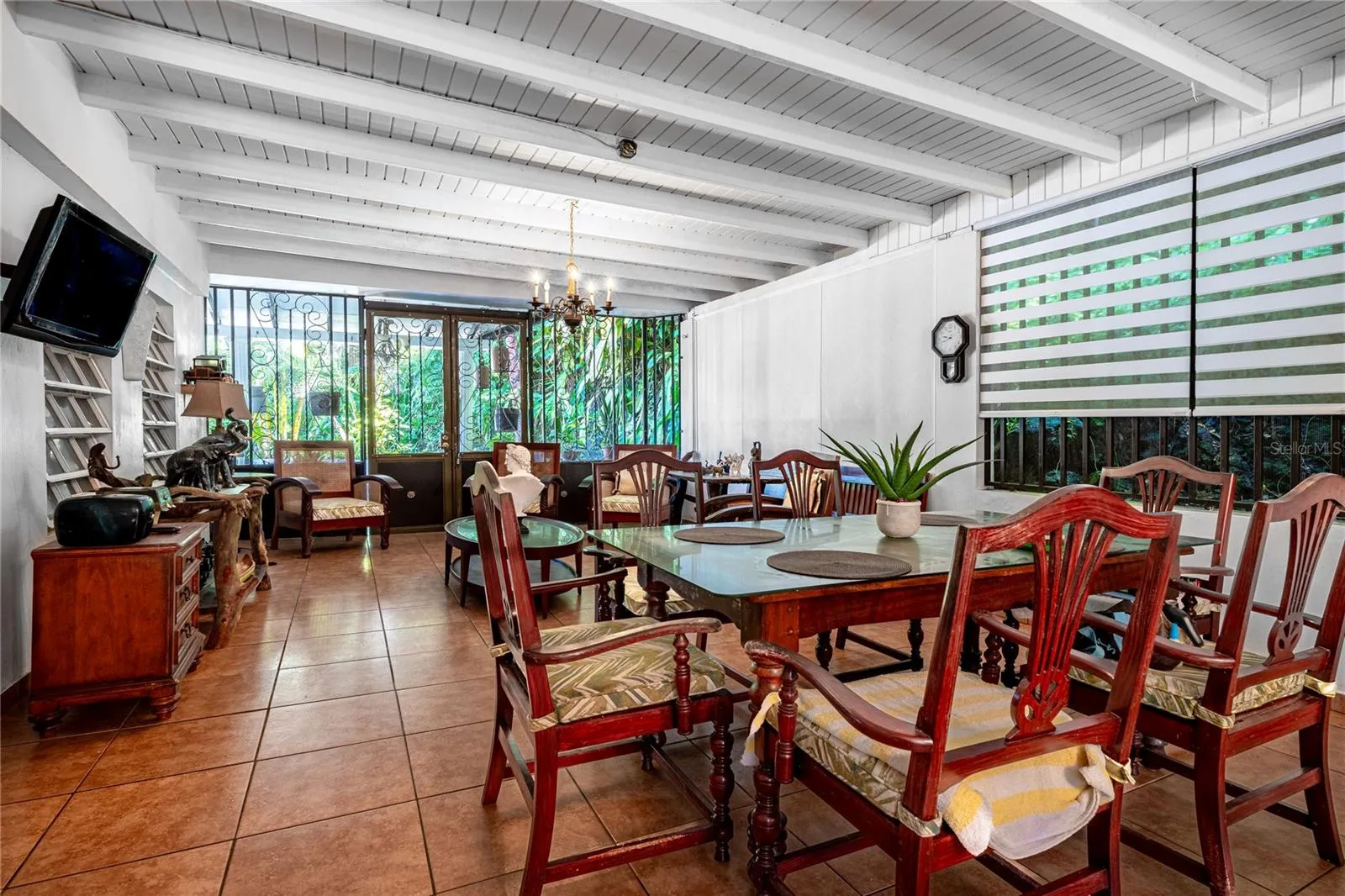 Villa 1 Dining