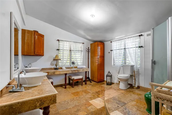 Villa 1 Suite Full Bath