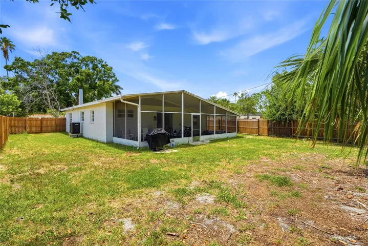 Huge fully fenced yard