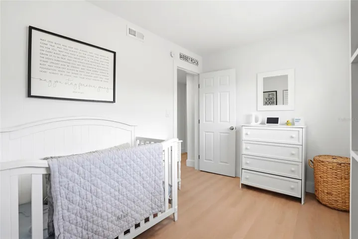 Cozy bedroom3 with modern finishes