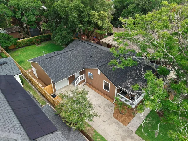 Roofline was completely reworked during 2009 renovation and will pass a wind-mit test.