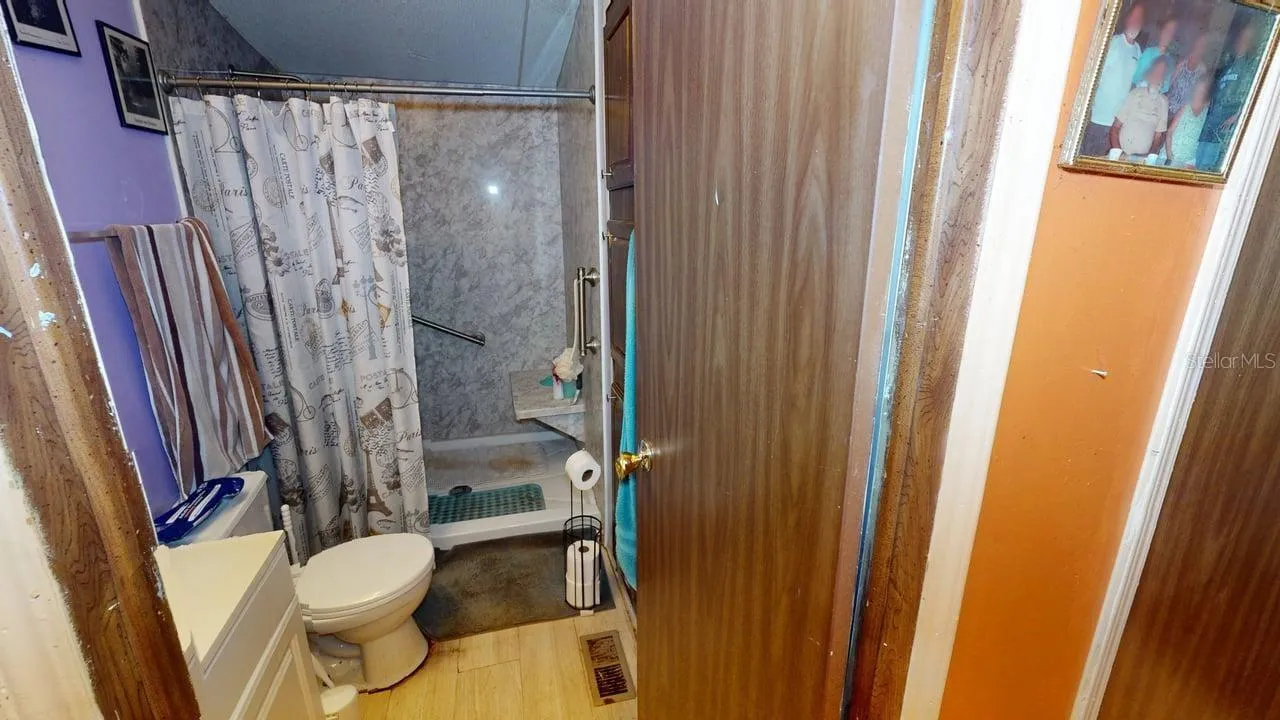 Hall/main bath in main home