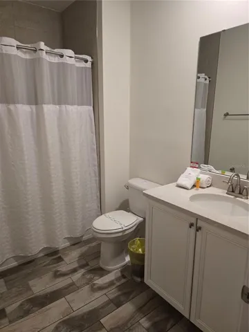 2nd Bathroom 2nd floor