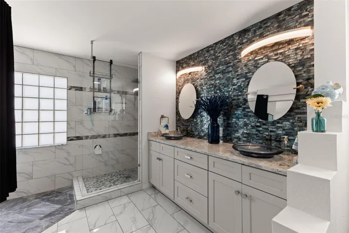 Primary En-Suite