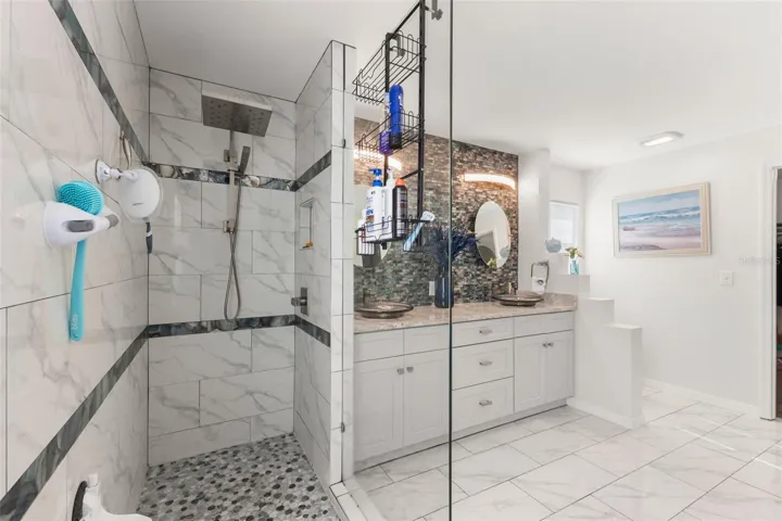 Primary En-Suite