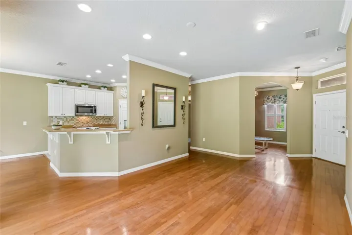 CROWN MOLDING