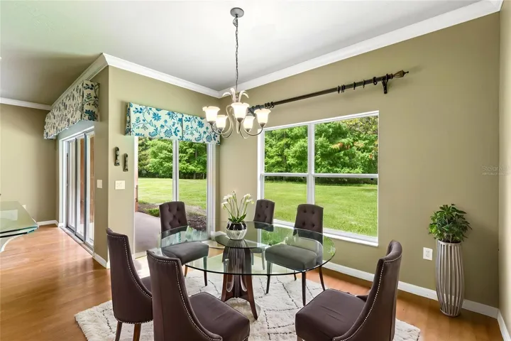 VIRTUALLY STAGED DINING ROOM