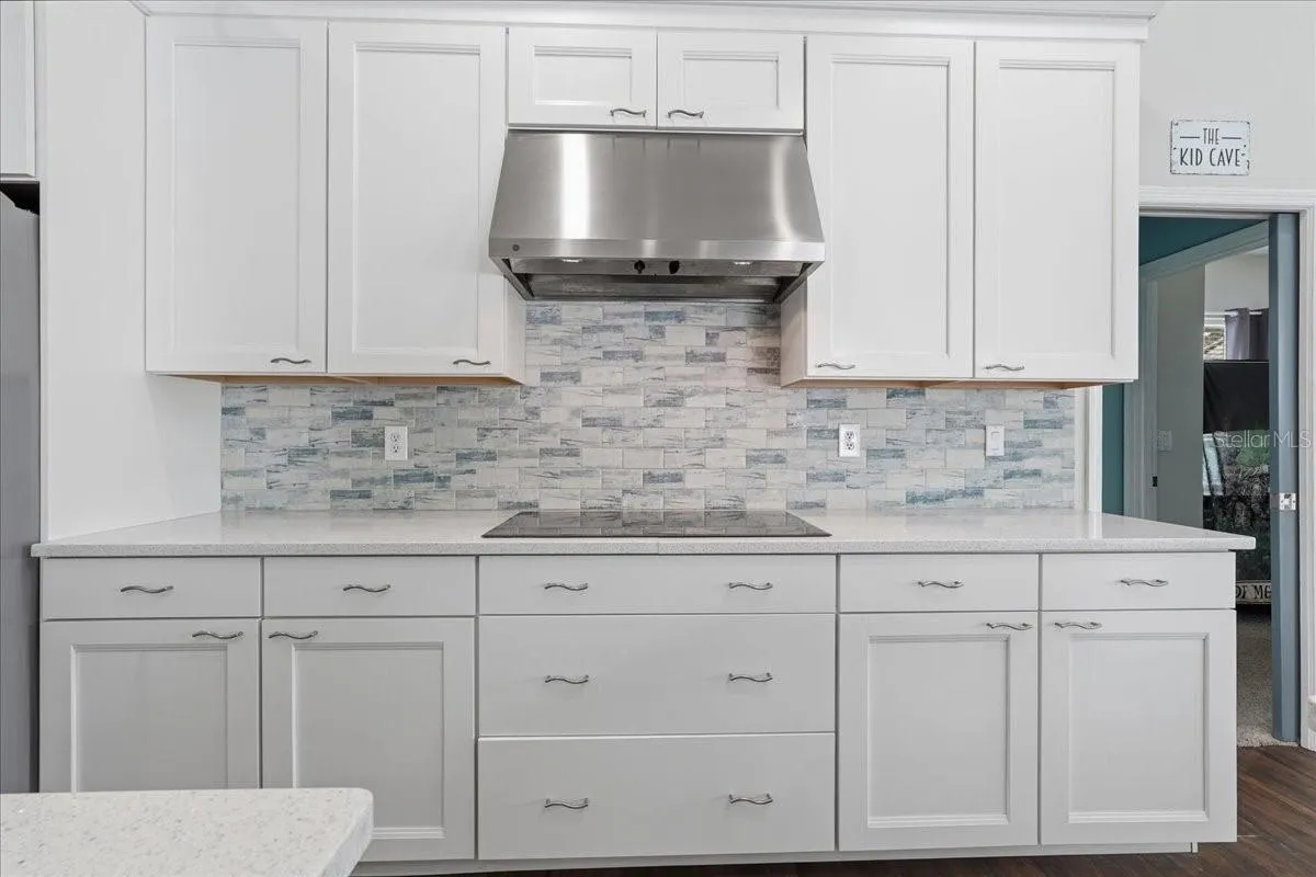 Induction cooktop and restaurant quality hood
