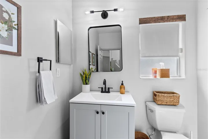 Perfect little half bath downstairs