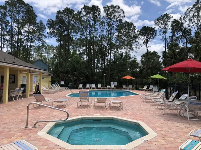 Community Pool with Jacuzzi