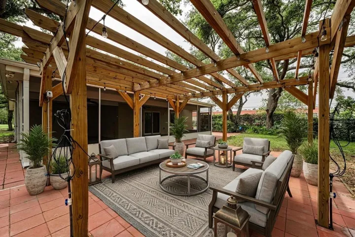 Pergola virtually staged