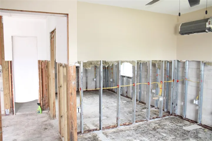 Looking back towards 2nd bedroom and main bathroom.