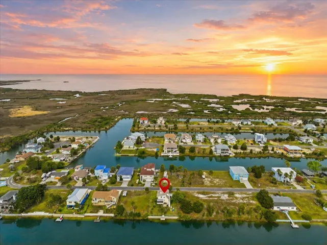 Come Live the Peaceful Waterfront Life